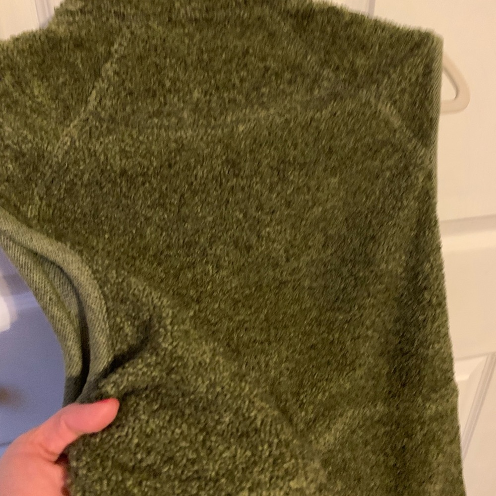 Woolrich Like New Womens Zip Up Vest - Picture 9 of 12